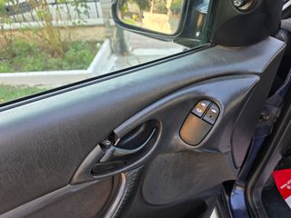 Ford Focus 2003-thumb-17