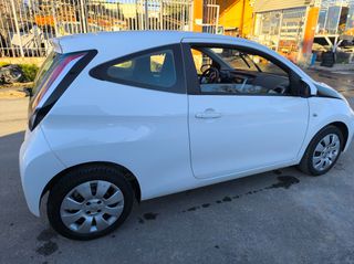 Toyota Aygo (X) 2016-thumb-16