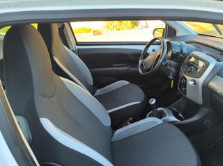 Toyota Aygo (X) 2016-thumb-17