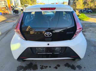 Toyota Aygo (X) 2016-thumb-15
