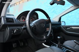 Mercedes-Benz A 160 2009-thumb-12