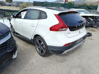 Volvo V40 Cross Country 2015 2.0D4 AUTO MOMENTUM 190ps-thumb-4