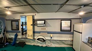 Hobby 2000 Classic 560 KMF ΜΕ ΠΙΝΑΚΙΔΕΣ