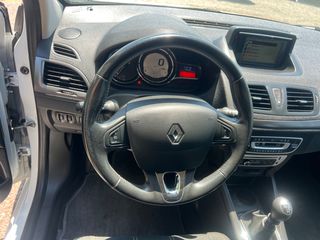 Renault Megane 2015-thumb-12