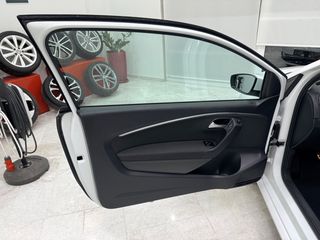 Volkswagen Polo 2016 1.4D Full LED / Panorama/ Navi / Highline-thumb-13