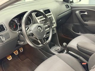 Volkswagen Polo 2016 1.4D Full LED / Panorama/ Navi / Highline-thumb-14