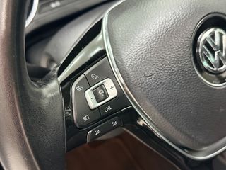 Volkswagen Polo 2016 1.4D Full LED / Panorama/ Navi / Highline-thumb-16