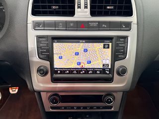 Volkswagen Polo 2016 1.4D Full LED / Panorama/ Navi / Highline-thumb-20