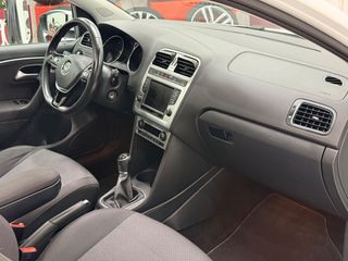 Volkswagen Polo 2016 1.4D Full LED / Panorama/ Navi / Highline-thumb-25