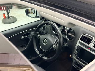 Volkswagen Polo 2016 1.4D Full LED / Panorama/ Navi / Highline-thumb-27
