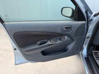 Nissan Almera 2006-thumb-25