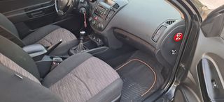 Kia Ceed / cee'd 2008-thumb-1