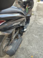Honda PCX 125 2011-thumb-4