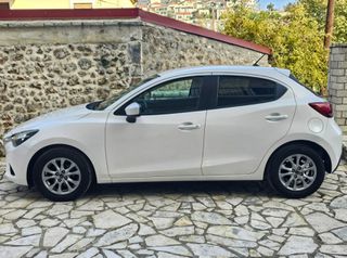 Mazda 2 2015 1.5 Skyactive*-thumb-4