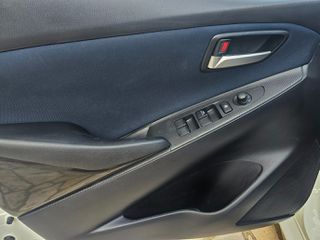 Mazda 2 2015 1.5 Skyactive*-thumb-19