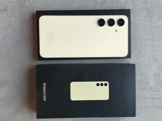 Samsung galaxy S24-thumb-2