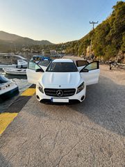 Mercedes-Benz GLA 200 2018 MERCEDES BENZ Sports black edition facelift