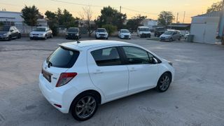 Toyota Yaris 2011-thumb-3