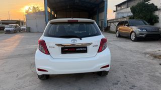 Toyota Yaris 2011-thumb-4