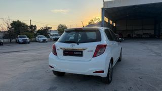 Toyota Yaris 2011-thumb-5