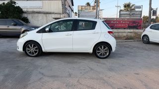 Toyota Yaris 2011-thumb-6