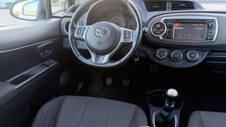 Toyota Yaris 2011-thumb-7