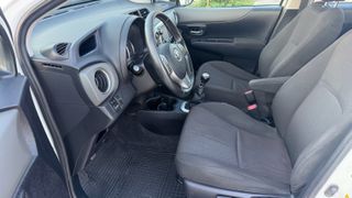 Toyota Yaris 2011-thumb-8