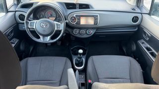 Toyota Yaris 2011-thumb-10