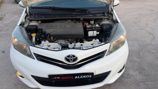 Toyota Yaris 2011-thumb-11