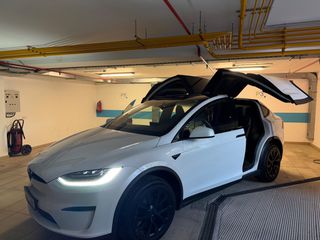 Tesla Model X 2023 PLAID-thumb-1