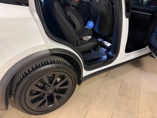 Tesla Model X 2023 PLAID-thumb-17