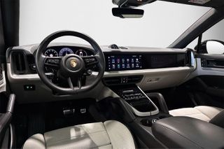 Porsche Cayenne 2024 GTS Coupe-thumb-6