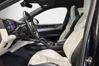 Porsche Cayenne 2024 GTS Coupe-thumb-7