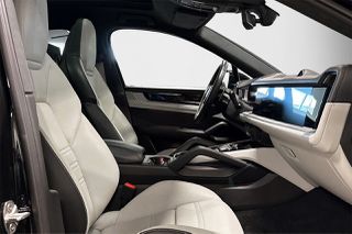 Porsche Cayenne 2024 GTS Coupe-thumb-9