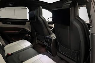 Porsche Cayenne 2024 GTS Coupe-thumb-13