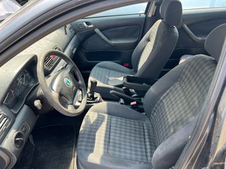 Skoda Octavia 2004-thumb-6