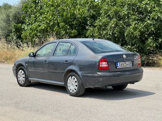 Skoda Octavia 2004-thumb-11