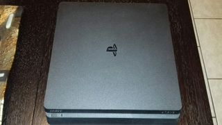 Sony PS4 Slim 500GB (CUH-2216A) Jet Black + 1 Χειριστήριο + 4 Παιχνίδια