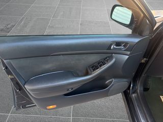 Toyota Avensis 2003 D4D-thumb-13