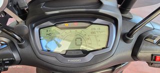 Piaggio Beverly 300 2023-thumb-2