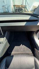 Tesla Model 3 2024-thumb-1