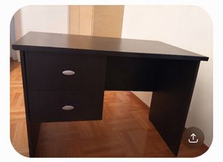 Πωλείται γραφείο με δύο συρτάρια μαζί με καρέκλα γραφείου. Τιμή συζητήσιμη