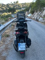 Piaggio Beverly 400 2024 HPE DEEP BLACK-thumb-2