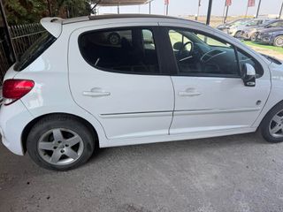 Peugeot 207 2011-thumb-4