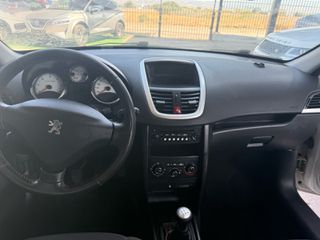 Peugeot 207 2011-thumb-6