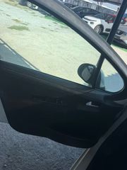 Peugeot 207 2011-thumb-9