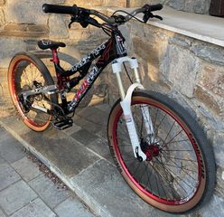 Dirt Jump YT Industries 2013 Play DJ Custom Slopestyle