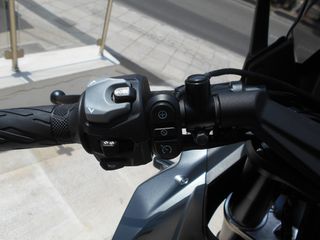 Suzuki GSX 8R 2024 2024-thumb-10