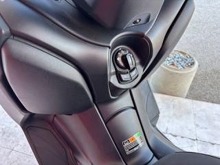 Yamaha XMAX 300 2021-thumb-5
