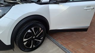 Peugeot 2008 2021 1.2 PureTech Allure-thumb-9